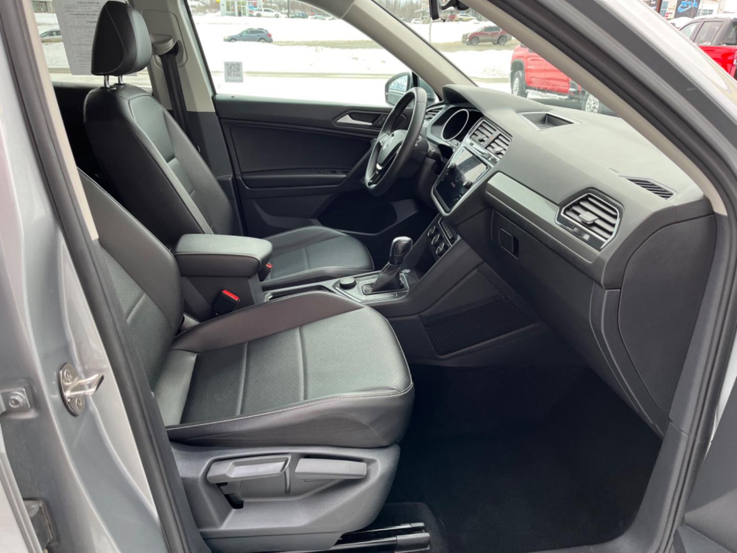 2021 Silver Volkswagen Tiguan SE 4Motion AWD (3VV2B7AXXMM) with an 2.0L L4 DOHC 16V TURBO engine, 8A transmission, located at 1960 Industrial Drive, Wasilla, 99654, (907) 274-2277, 61.573475, -149.400146 - Photo#16